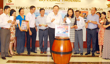 In the spirit of joining hands with community, showing responsibility towards society - Responding to a campaign of pro-poor advocacy committee - Fatherland Front Committee of Ho Chi Minh City - Saigon Beer - Alcohol - Beverages Joint Stock Corporation supported 1,000,000,000 Dong (one billion dong) to build classrooms for preschool children, and awarded 9 gratitude houses and 12 love houses for the poor households in Cu Chi.